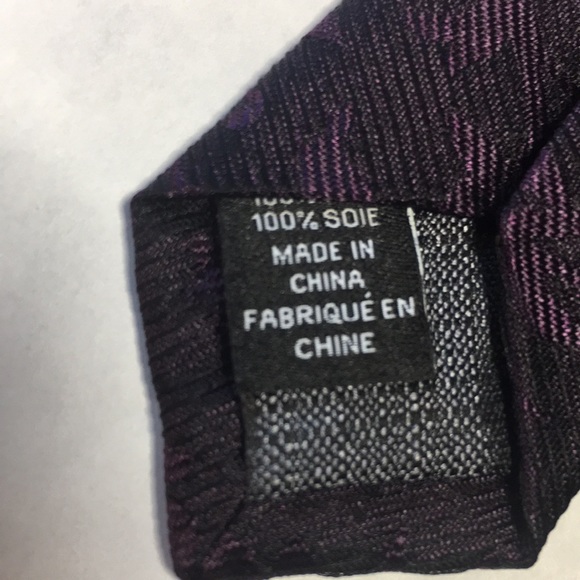 Kenneth Cole Awearness, dark purple with lighter organic floral pattern tie. - Picture 4 of 7